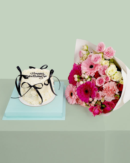 Black and White ribbons bouquet